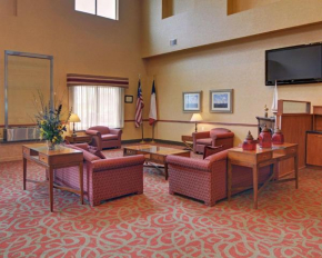Отель Quality Suites Near Cedar Creek Lake  Мабанк